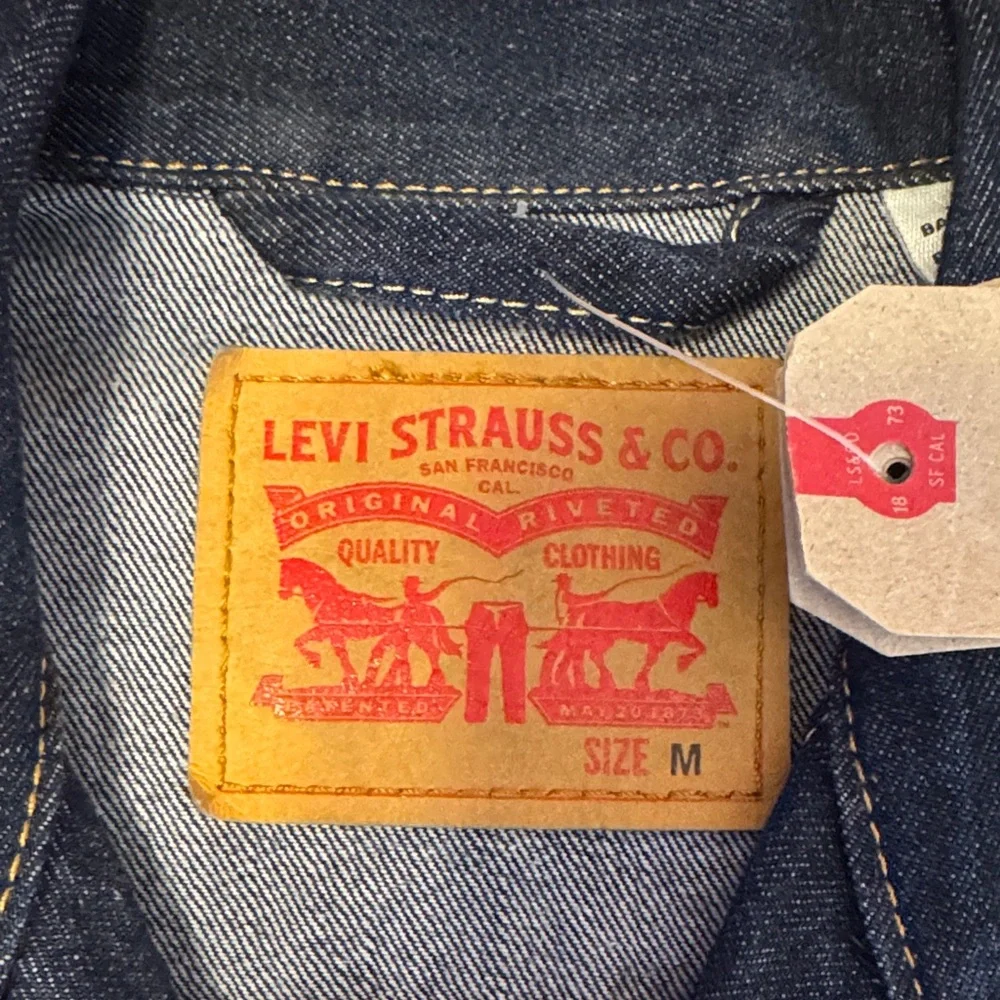Levi's Dark Blue Denim Trucker Jacket - Picture 2 of 6